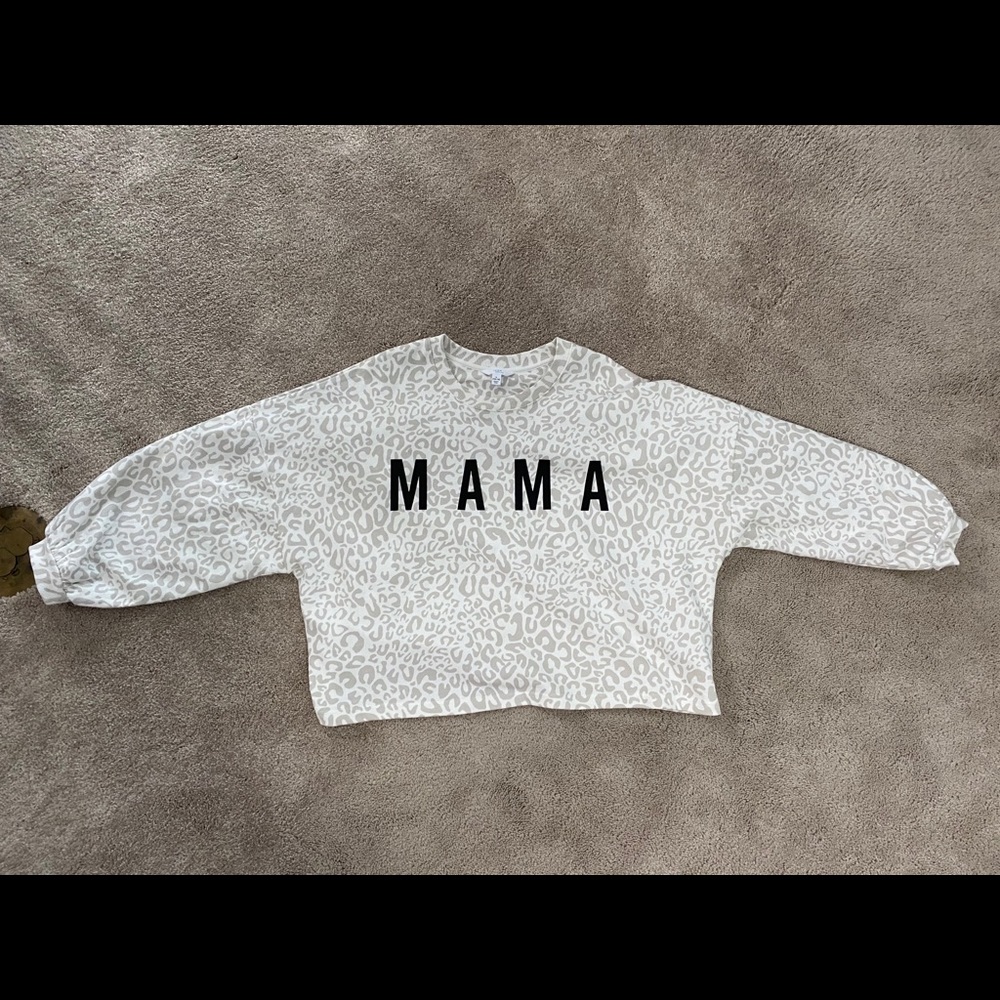 Lightweight MAMA cheetah print crewneck!